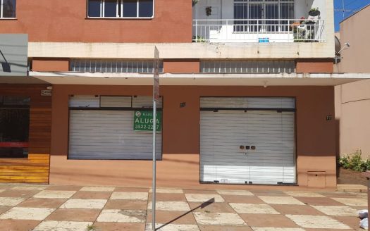 Loja em frente à Praça Jaime Lago
