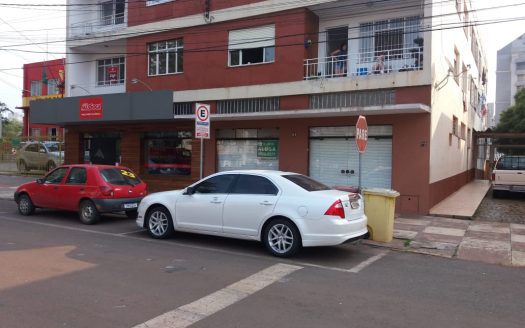 Loja em frente à Praça Jaime Lago